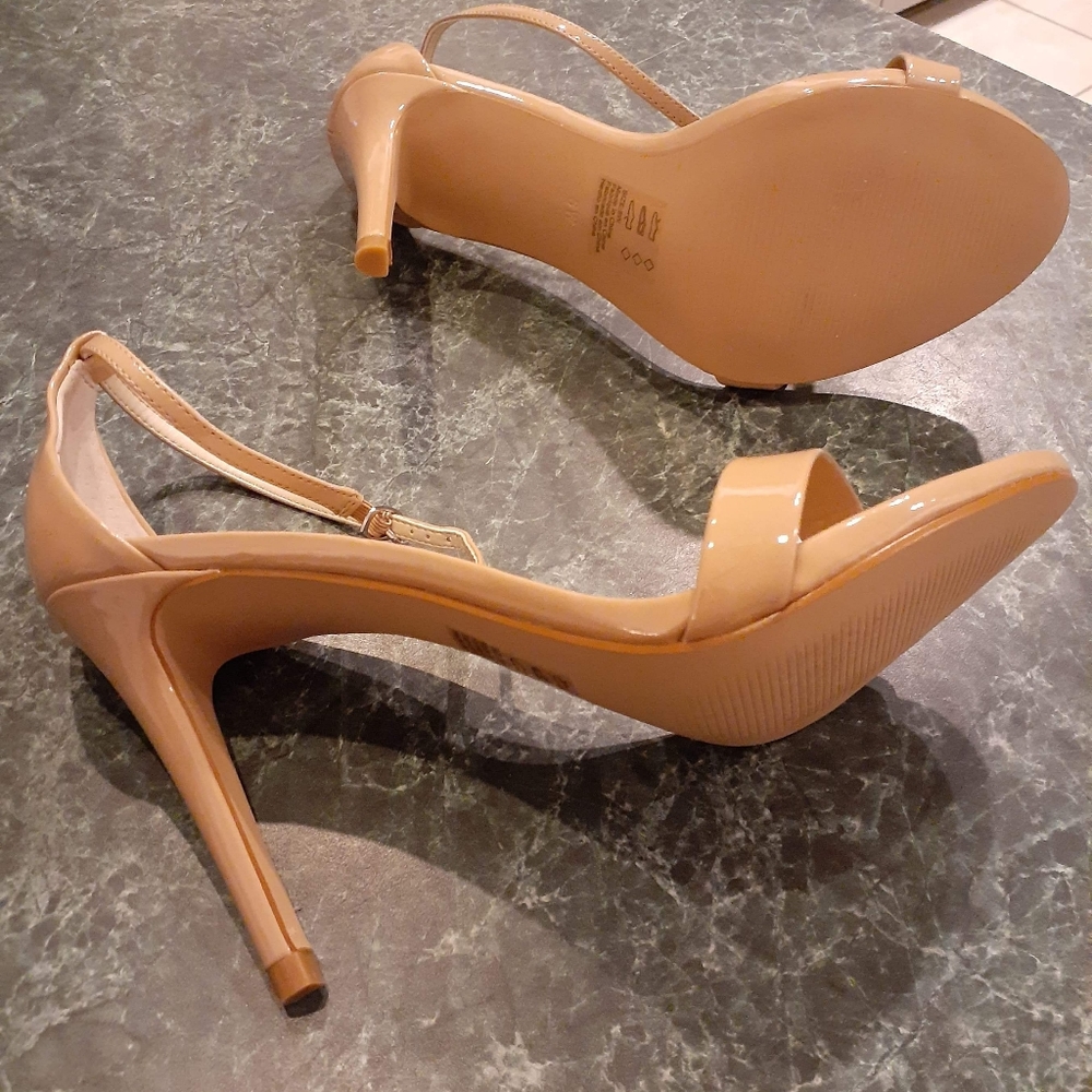 Heels - Picture 2 of 4